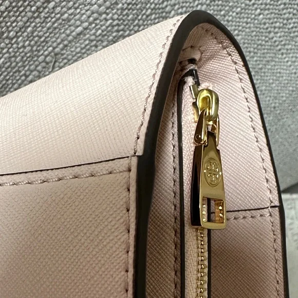 Tory Burch Robinson small Tote in pale apricot - Picture 9 of 14